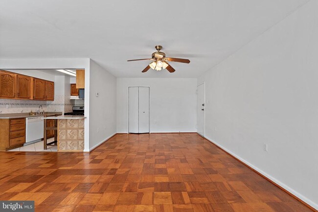 Building Photo - 4420 Briarwood Ct N