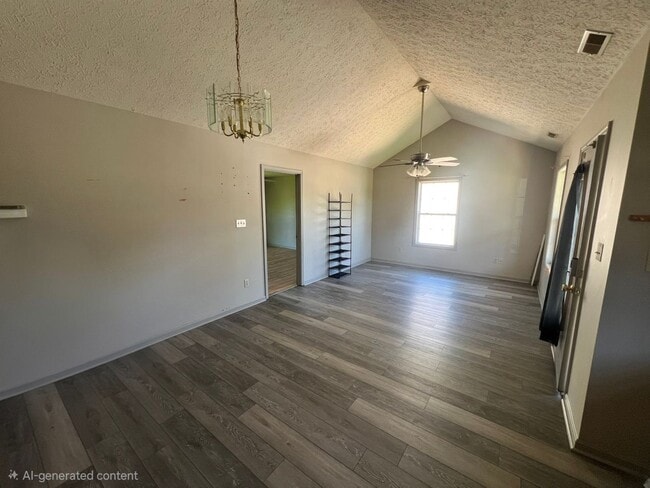 Foto del edificio - 3 bed 1 bath with huge backyard