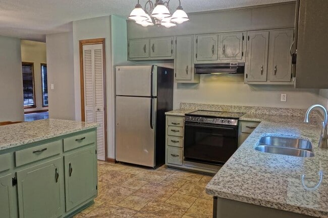 Foto del edificio - 4713 Wheaton Ln NW
