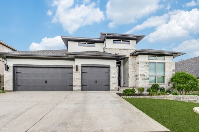 Foto del edificio - Beautiful 4 BR/3.5 bath single-story home ...