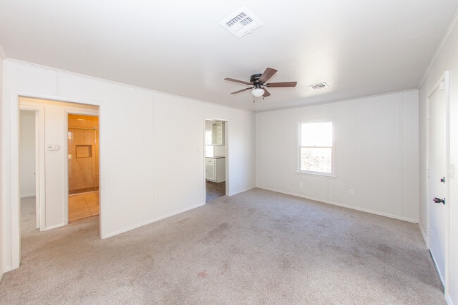 Building Photo - 1424 N Trenton Ave