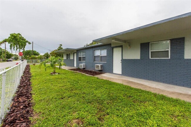 Foto del edificio - 1703 NW 7th Ct