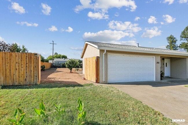 Building Photo - 2512 Rotterdam Dr