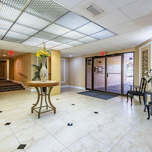 Building Photo - 3900 N Hills Dr