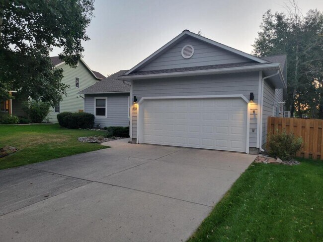 Building Photo - 1101 Woodland Dr