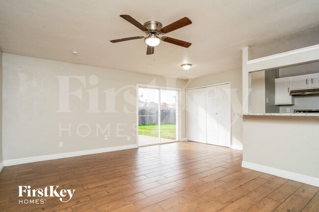 Foto del edificio - 7000 Wildbriar Ct E