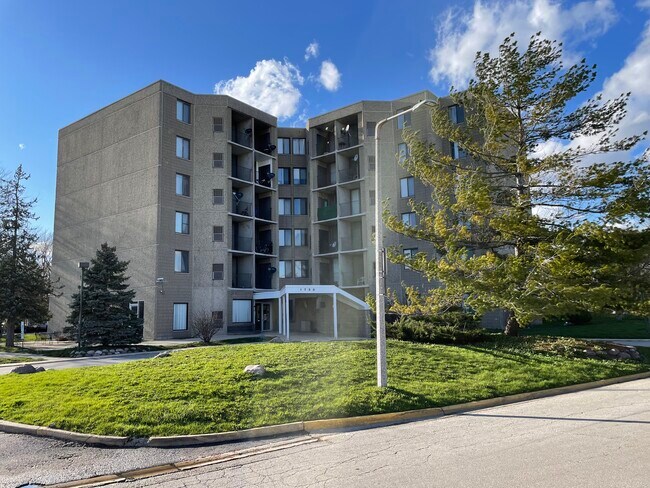 Building Photo - 1750 N Marywood Ave