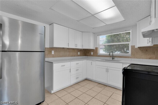 Building Photo - 421 SE 24th Ave