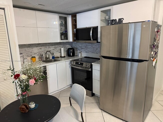 Foto del edificio - 3051 SW 27th Ave