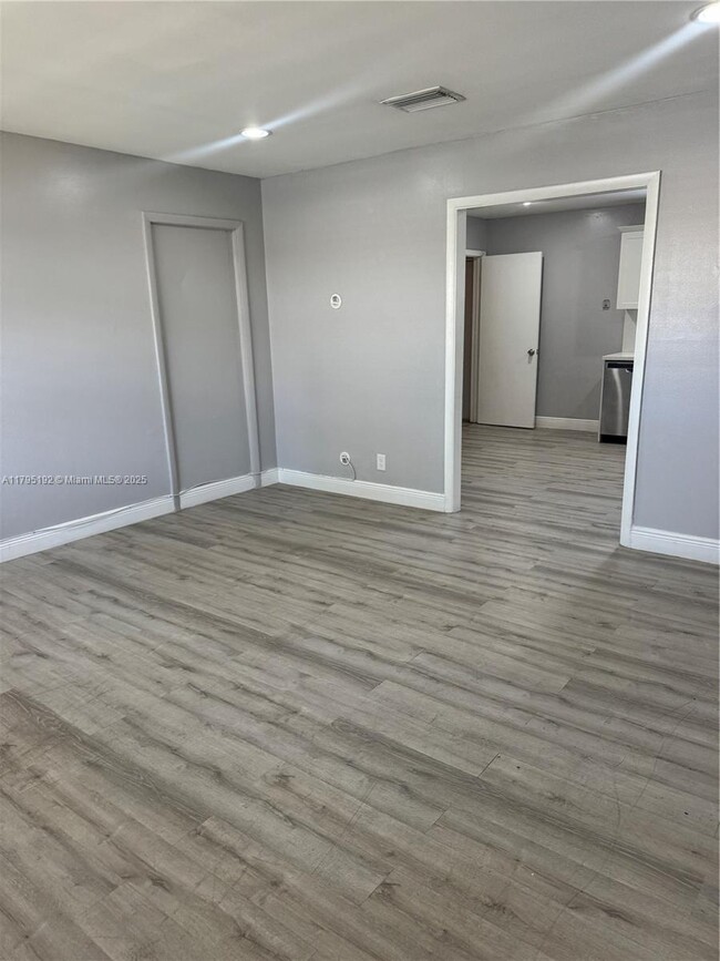 Foto del edificio - 2 bedroom in Hallandale FL 33009