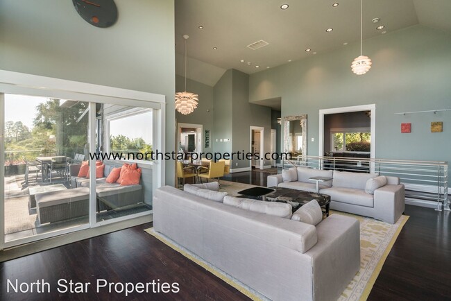 Building Photo - 5 br, 6 bath House - 636 NW Macleay Blvd