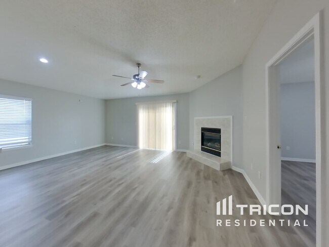 Foto del edificio - 3424 International Village Dr W