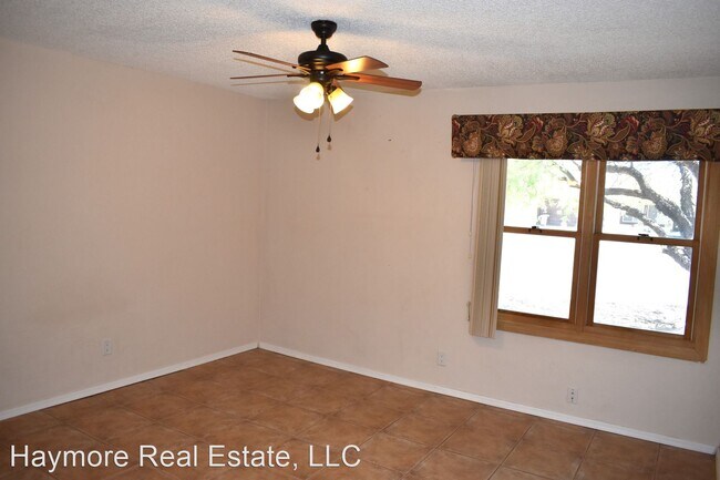 Building Photo - 4 br, 2 bath House - 933 Plaza Benito