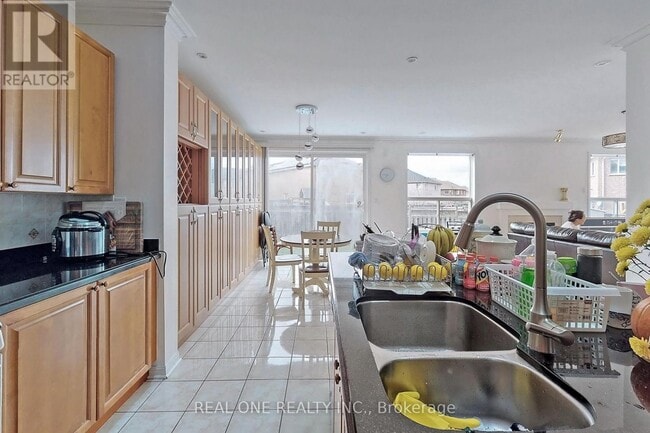 Photo du bâtiment - 579 Fred McLaren Blvd