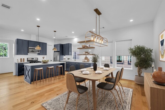 Building Photo - 204 Burr St