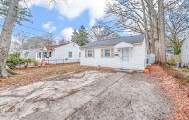 Building Photo - 2 Bed 1 Bath Home for rent in Hampton!