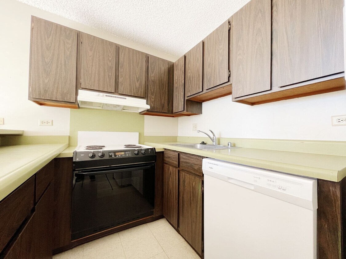 Downtown Waikiki 1/1 with Central A/C. Re... - Downtown Waikiki 1/1 with Central A/C.  Re...