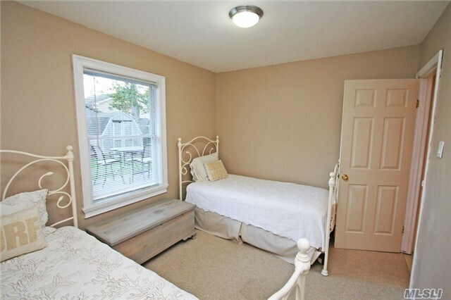Building Photo - 92 Manor Dr