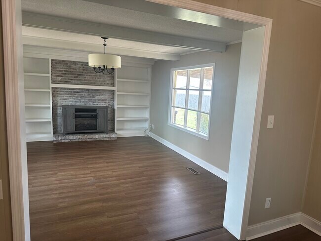 Foto del edificio - 18516 Elles Dr