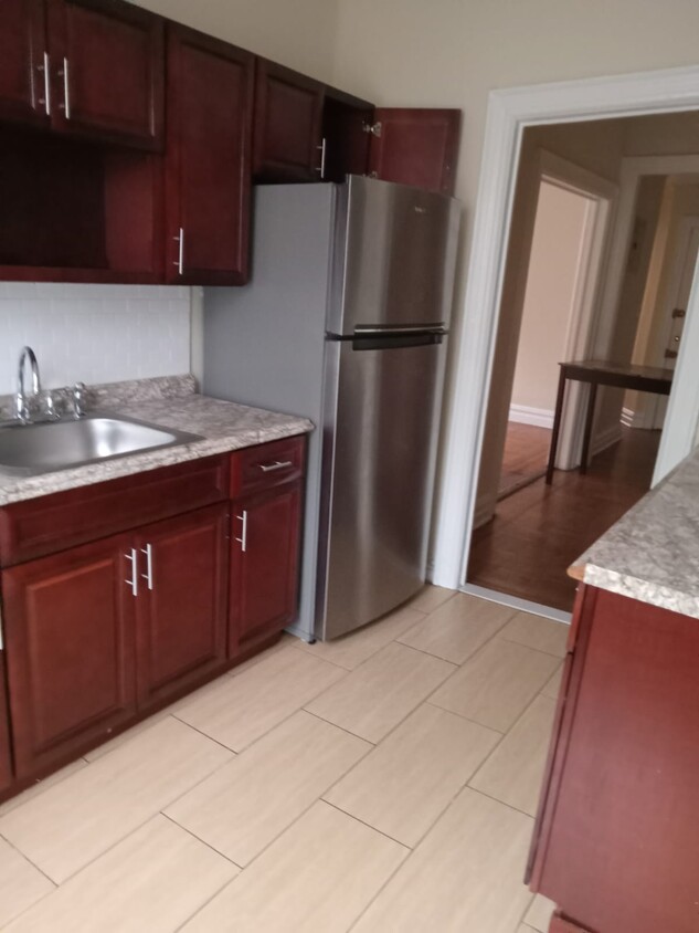 Foto principal - 1136 White Plains Rd