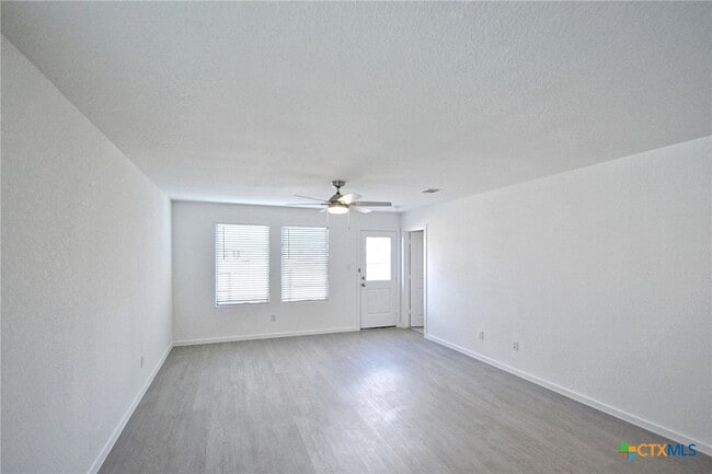 Building Photo - 3744 Axis Hl St