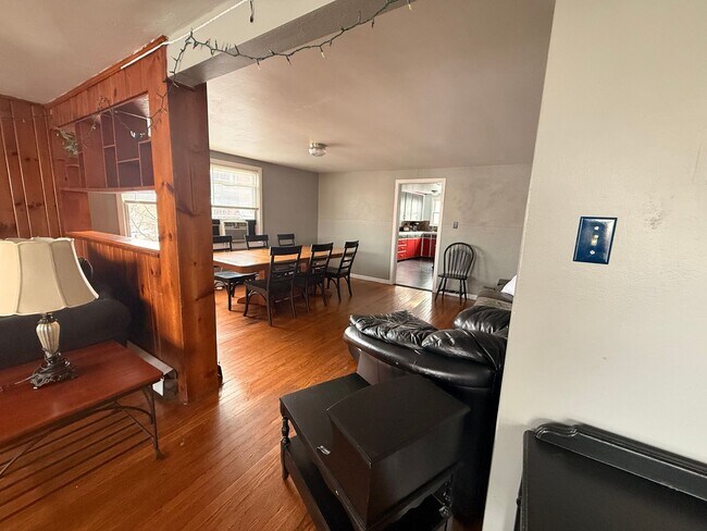 Foto del edificio - 110 N Gill St