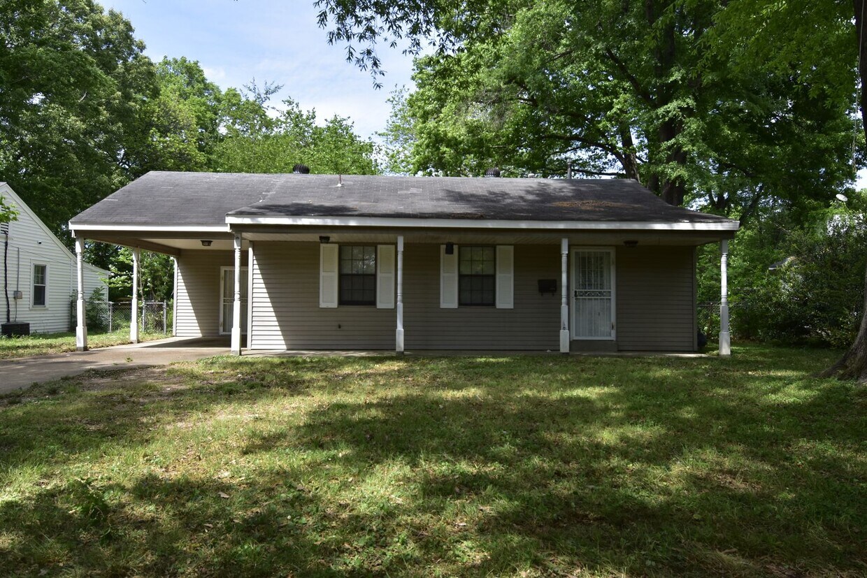 Building Photo - Charming 2-Bedroom Home in Berclair - A Must See!