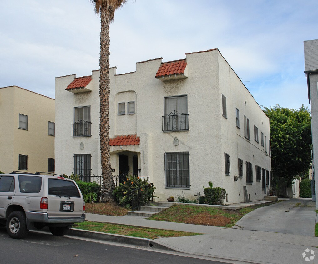 Building Photo - 336 N Stanley Ave