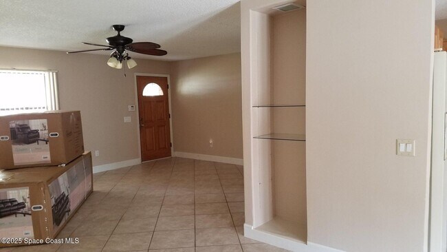 Building Photo - 4655 Seville Ave