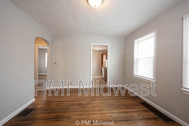 Building Photo - 2210 E 46th St