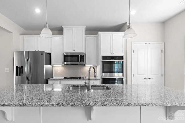 Building Photo - 2523 Grantham Place Dr