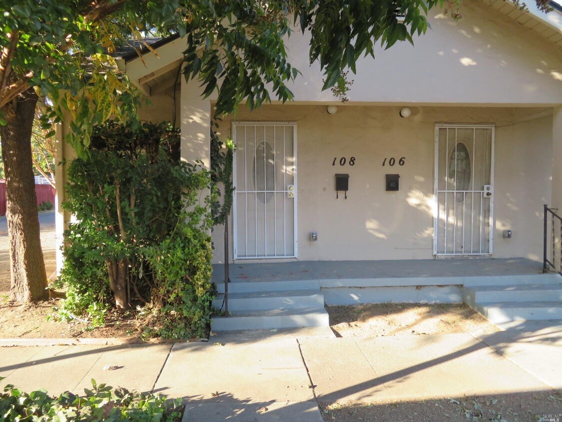 Primary Photo - 108 Walnut Ave