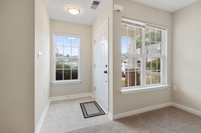 Foto del edificio - Freshly Updated 3 bed 2 bath Townhome in P...