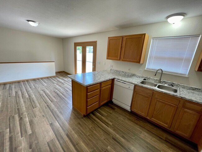 Building Photo - 2 bedroom; 2 bathroom House - AVAILABLE SOON!