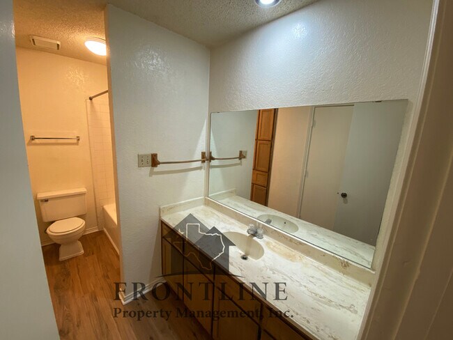 Building Photo - 2824 Ridgecrest Dr
