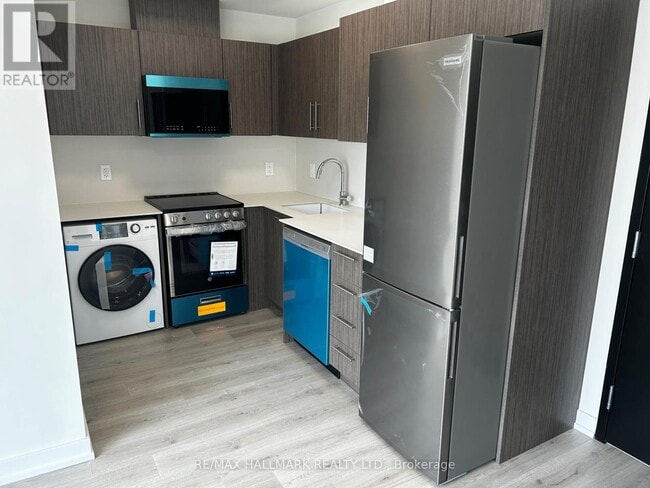 Photo du bâtiment - 851 Sheppard Ave W
