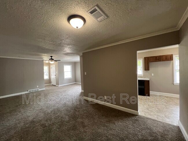 Building Photo - 3806 Bowen Ave