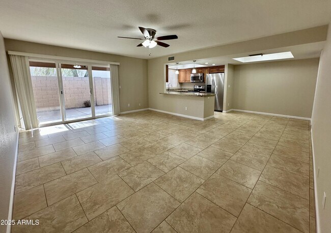 Foto del edificio - 18414 N 25th St