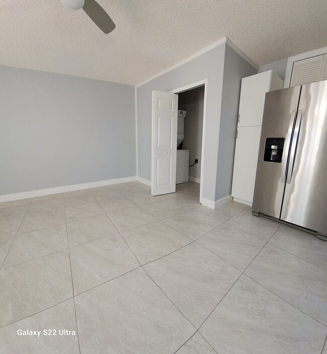 Living room - 202 Bramley Ct