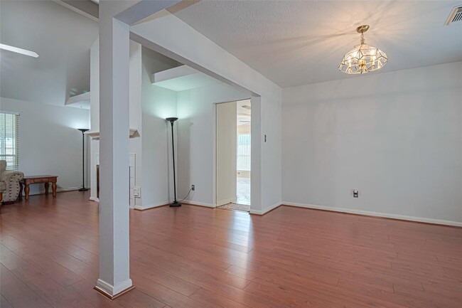 Foto del edificio - 6607 Bayou Crest Dr