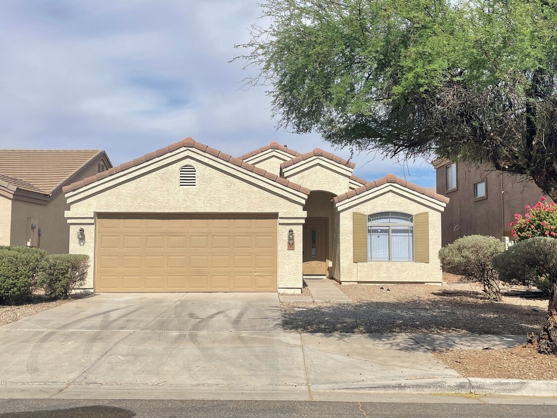 4 Bedroom, 2 Bath New paint and flooring - 4 Bedroom, 2 Bath New paint and flooring