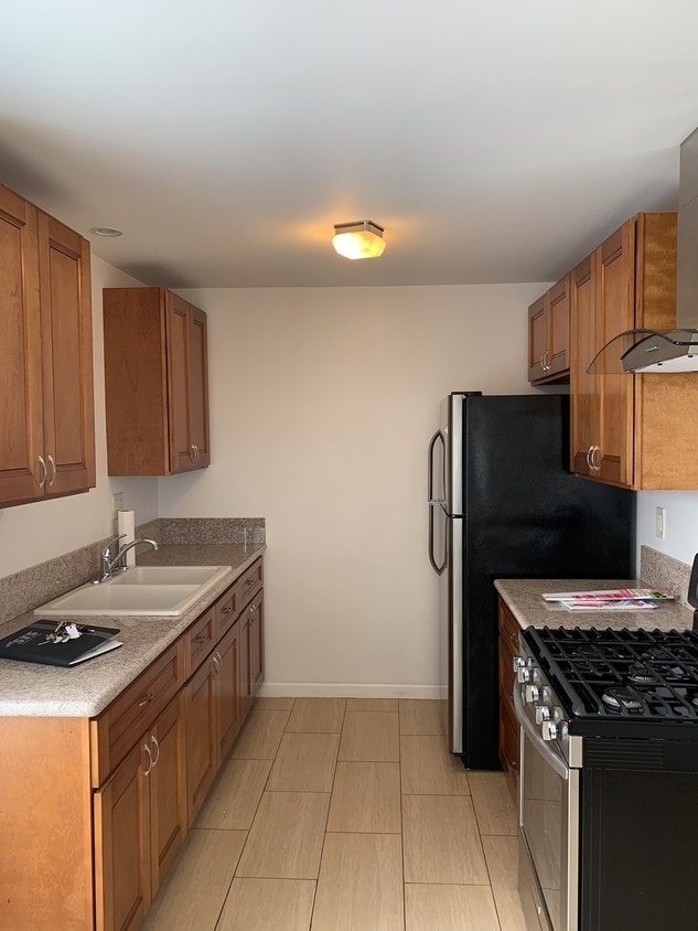 Kitchen - 1559 W 205th St