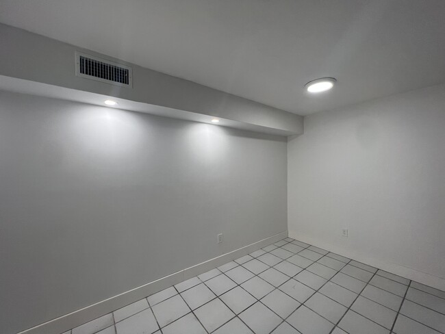 Foto del edificio - 1021 Adams Ave