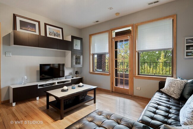 Foto del edificio - 2235 N Saint Louis Ave