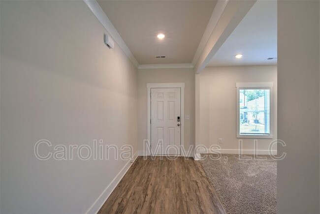 Building Photo - 208 Pewter Cir