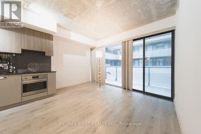 Building Photo - 161 Roehampton Ave