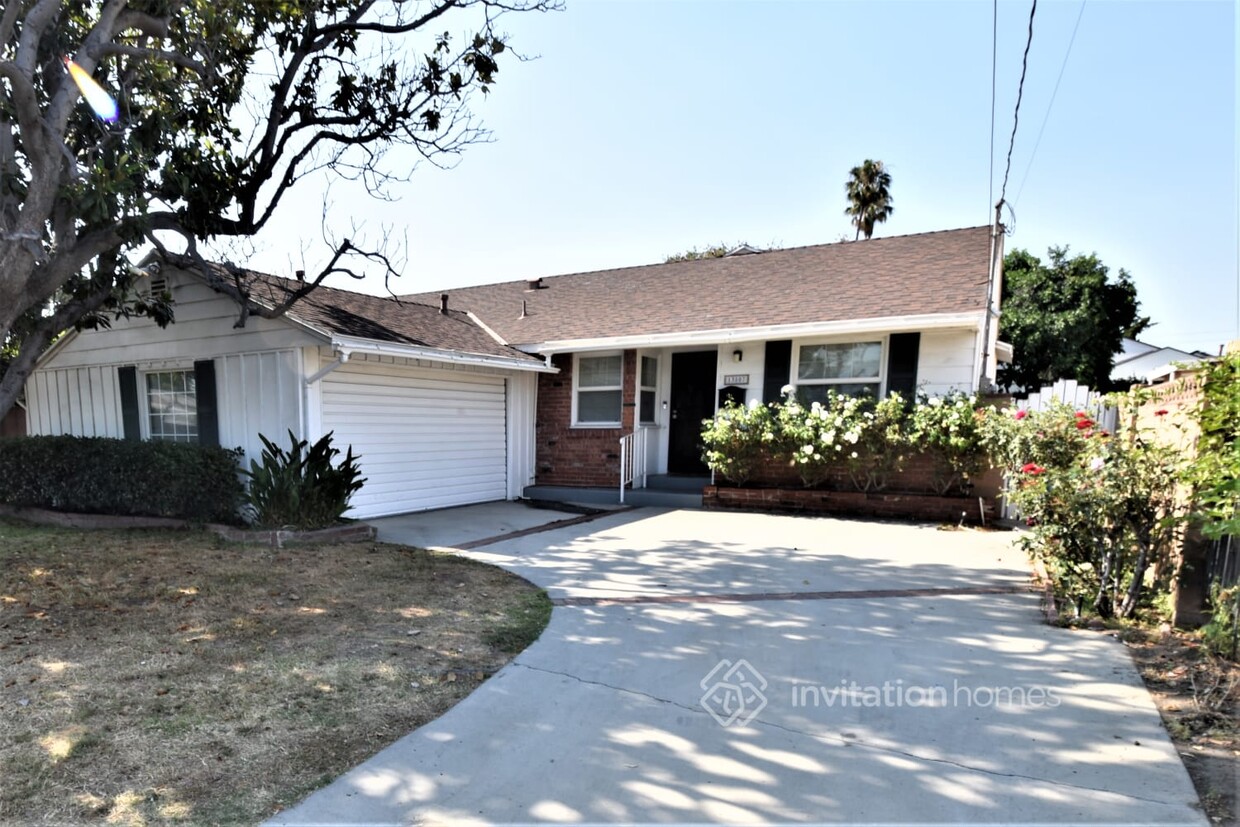 Primary Photo - 13807 Wyandotte St