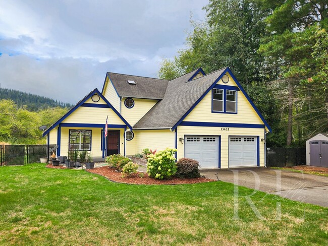 Building Photo - Serene Lakefront Oasis!
