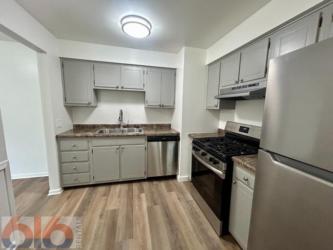 Building Photo - 630 56th St SE