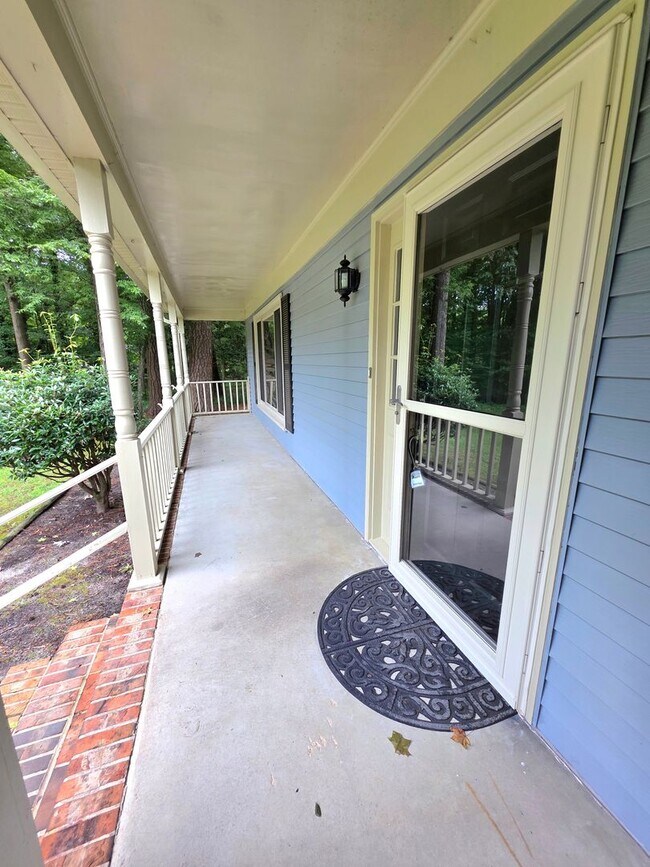 Foto del edificio - 415 Rosewood Ln